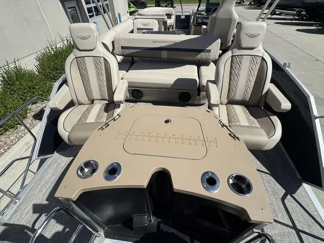 Slide: The Image of Bennington 24MS SPS Tri-toon Pontoon 2026 - 34