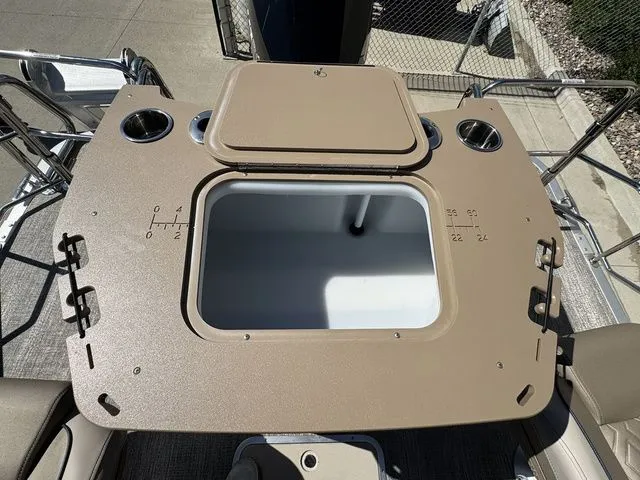 Slide: The Image of Bennington 24MS SPS Tri-toon Pontoon 2026 - 35