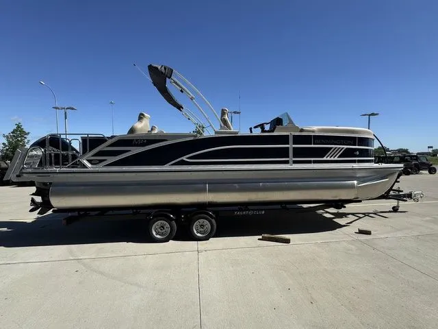Slide: The Image of Bennington 24MS SPS Tri-toon Pontoon 2026 - 7