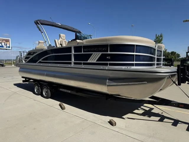 Slide: The Image of Bennington 24MS SPS Tri-toon Pontoon 2026 - 8