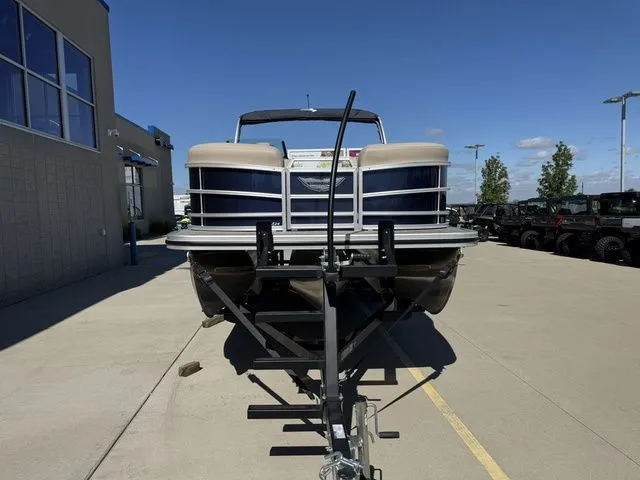 Slide: The Image of Bennington 24MS SPS Tri-toon Pontoon 2026 - 9