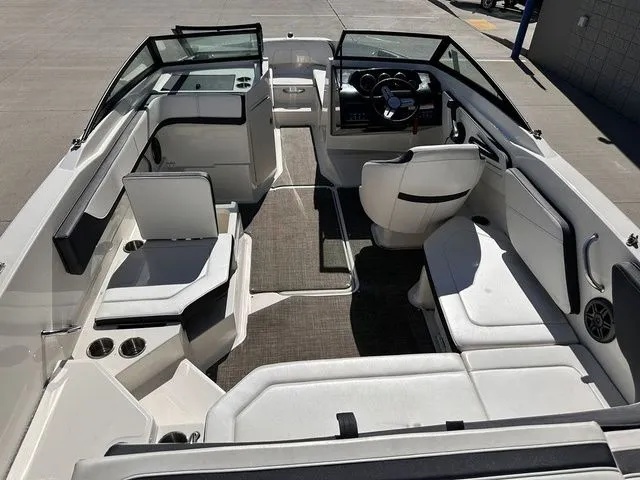 Slide: The Image of Sea Ray 21 SPX 2016 - 10