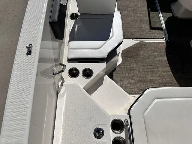 Slide: The Image of Sea Ray 21 SPX 2016 - 14