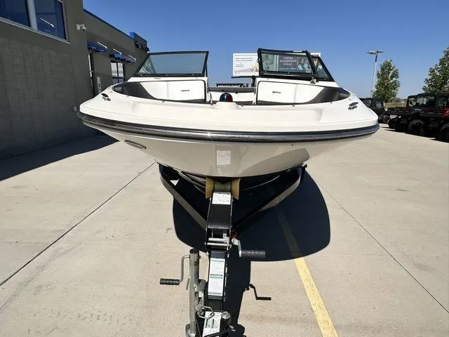 Slide: The Image of Sea Ray 21 SPX 2016 - 3