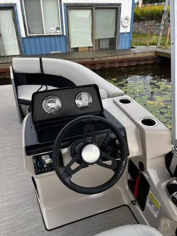 Slide: The Image of Harris Breeze 210 CW 2024 - 5