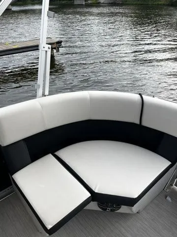 Slide: The Image of Harris Breeze 210 CW 2024 - 9