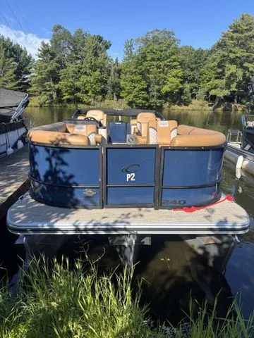 The Image of Crest Classic 240 SLC Tritoon 2025 - 1