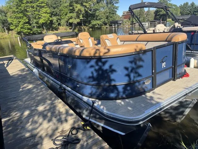 Slide: The Image of Crest Classic 240 SLC Tritoon 2025 - 3