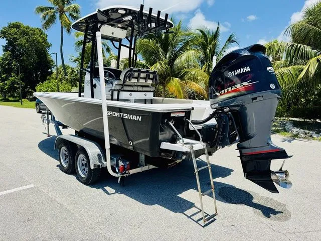 Slide: The Image of Sportsman Masters 227 Bay Boat 2021 - 3