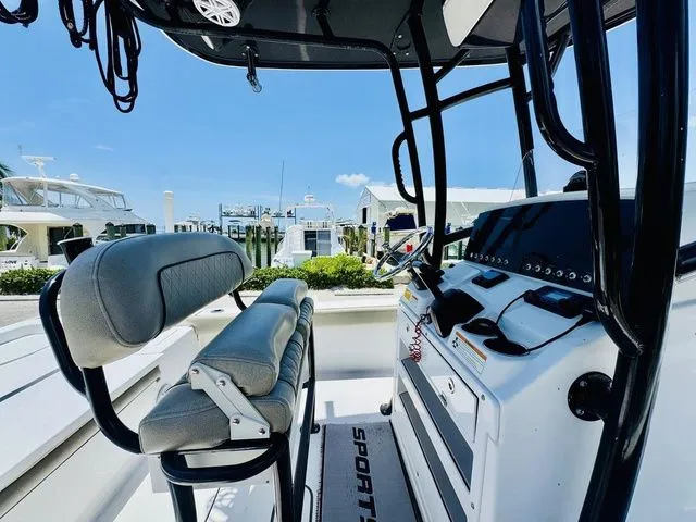 Slide: The Image of Sportsman Masters 227 Bay Boat 2021 - 9