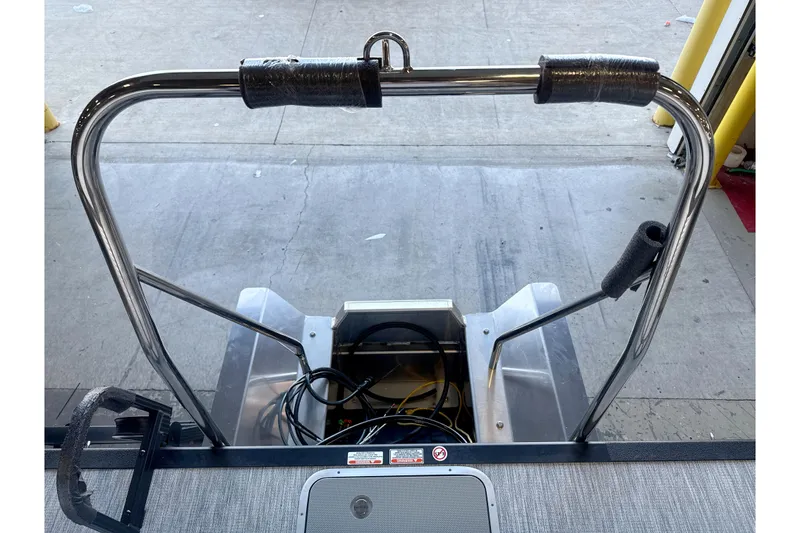 Slide: The Image of Rear view of 2026 Bennington S1 22 Stern Radius boat with stainless steel railing. - 10