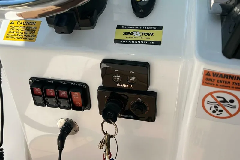 Slide: The Image of Control panel of a 2019 Everglades 273 Center Console boat with Yamaha ignition. - 14