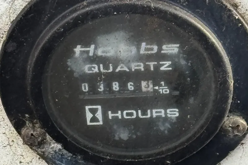 Slide: The Image of Hour meter on 2008 Cobalt 252 boat, displaying 386.1 hours. - 14