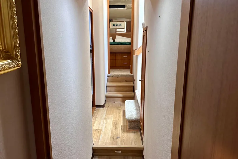 Slide: The Image of Bathroom interior of 2000 Pacific Mariner 65 Motoryacht with shower and sink. - 23