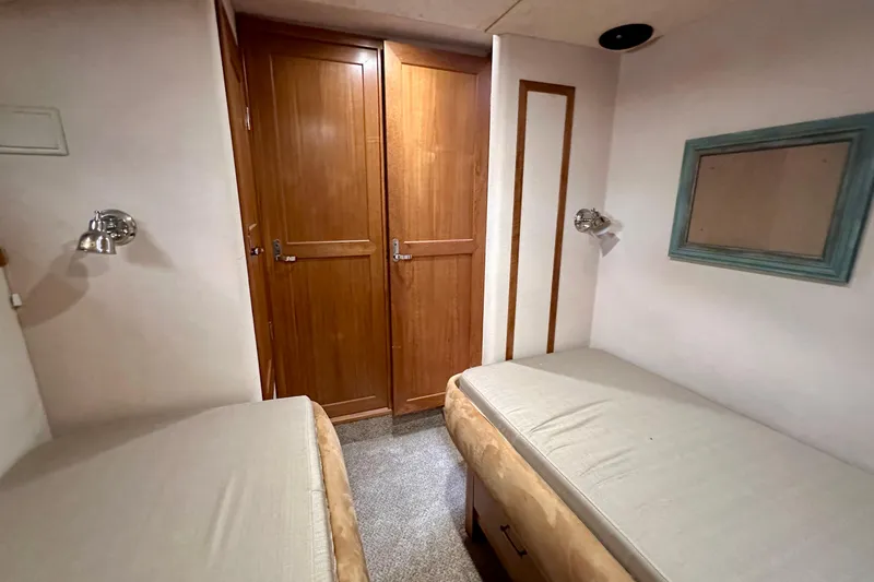 Slide: The Image of Cozy cabin interior of 2000 Pacific Mariner 65 Motoryacht with twin beds and TV. - 29