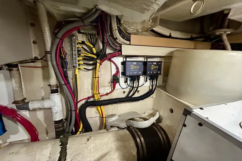 Slide: The Image of Engine room wiring of 2000 Pacific Mariner 65 Motoryacht with Zeus control units. - 86