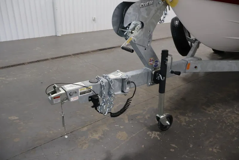 Slide: The Image of Trailer hitch of 2026 Yamaha Boats 222XE, featuring secure chains and wheel jack. - 39
