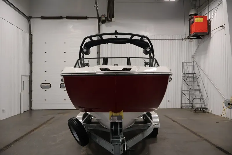 Slide: The Image of 2026 Yamaha Boats 222XE in a garage, front view on trailer. - 4