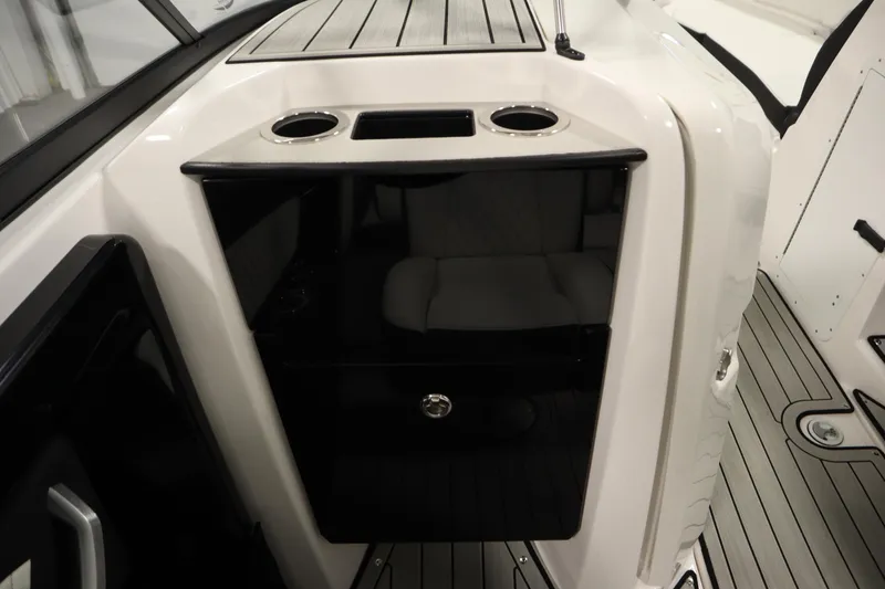 Slide: The Image of 2025 Yamaha Boats 252S interior with cup holders and sleek black panel. - 29
