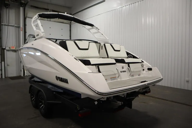Slide: The Image of 2025 Yamaha Boats 252S in a showroom, showcasing sleek design and modern features. - 6
