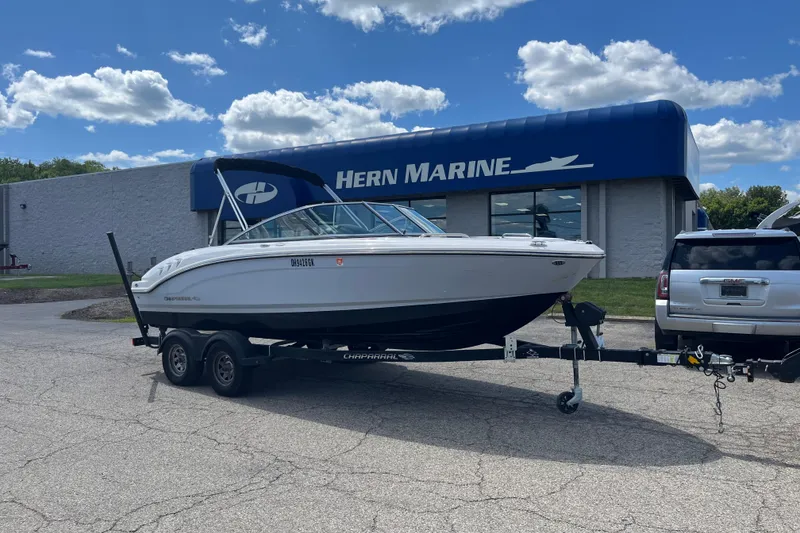 The Image of 2021 Chaparral 21 SSi boat on trailer outside Hern Marine dealership. - 0