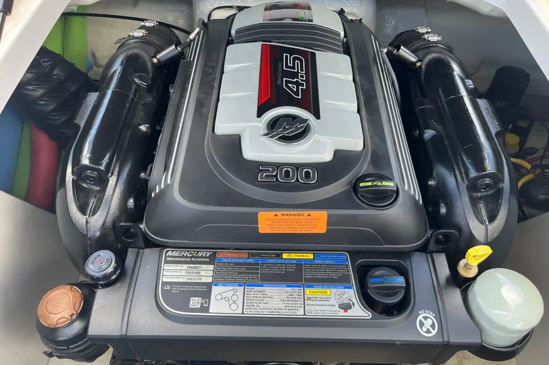 Slide: The Image of 2021 Chaparral 21 SSi boat engine, Mercury 4.5L 200 HP, detailed view. - 13