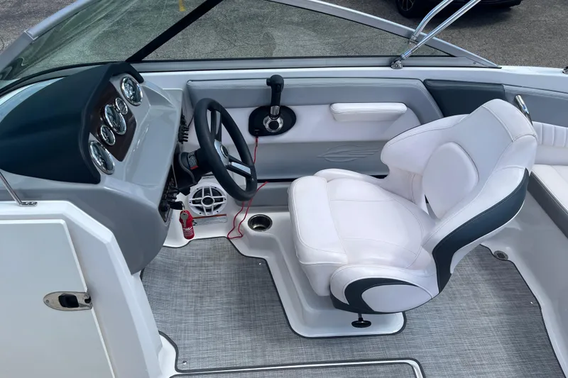 Slide: The Image of Interior of 2021 Chaparral 21 SSi boat with steering wheel and white captain's chair. - 14