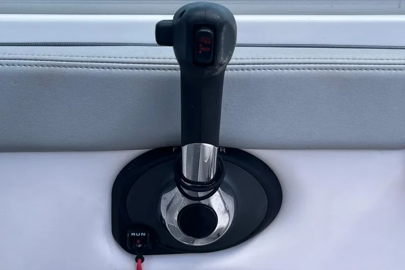 Slide: The Image of Throttle control lever of 2021 Chaparral 21 SSi boat, featuring sleek design and functionality. - 18