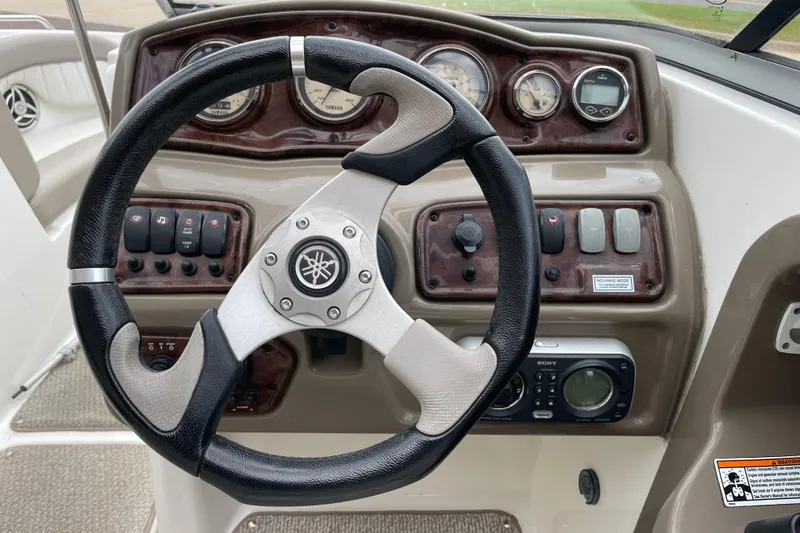 Slide: The Image of Steering wheel and dashboard of 2009 Yamaha Boats 232 Limited S. - 13