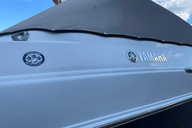 Slide: The Image of 2009 Yamaha Boats 232 Limited S with ultra-low emission badge and cover. - 5