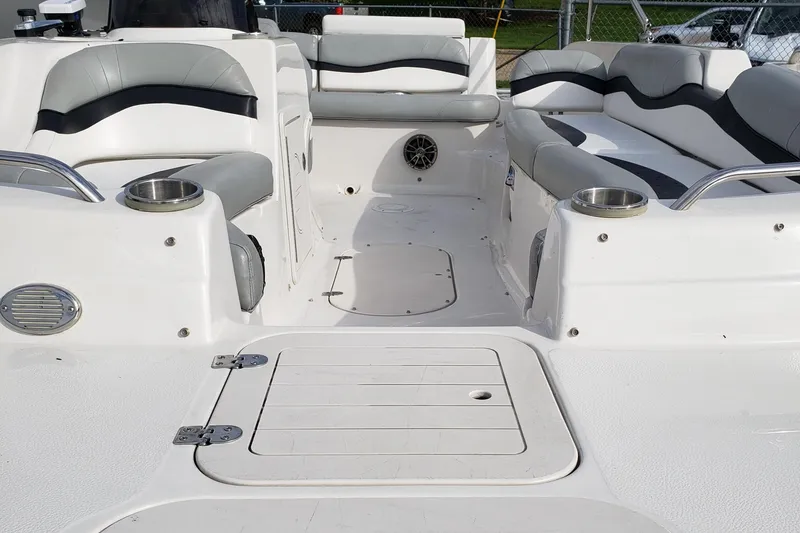 Slide: The Image of Interior of a 2015 Starcraft Limited 2000 IO boat with cushioned seating and cup holders. - 10