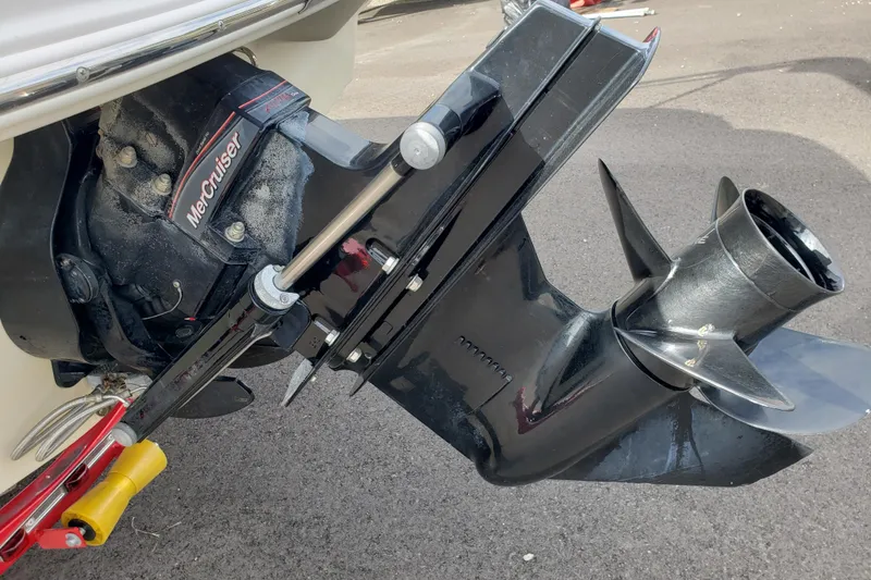 Slide: The Image of 2015 Starcraft Limited 2000 IO boat with MerCruiser engine and propeller. - 17