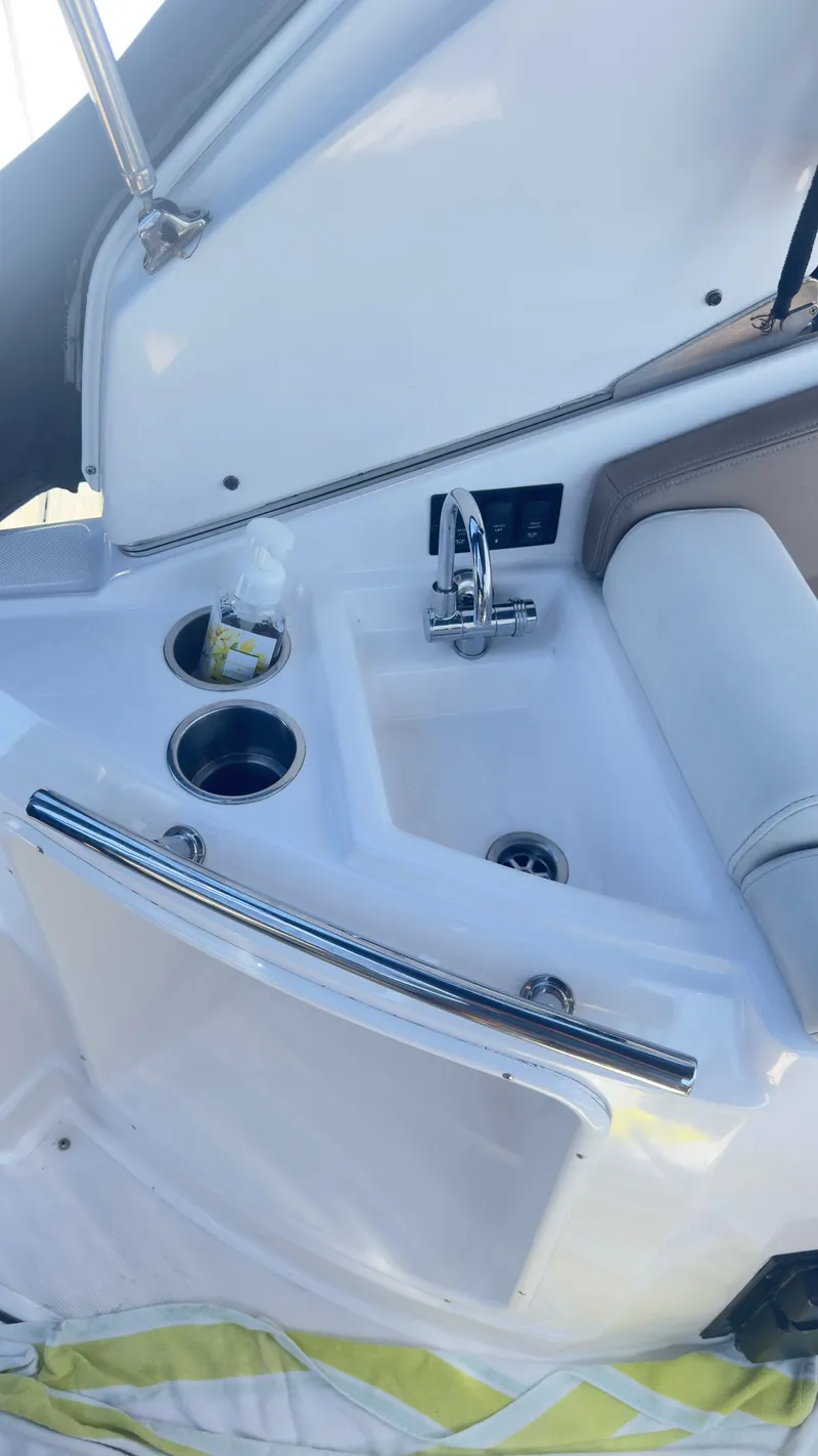 Slide: The Image of Regal 28 Express 2019 - 4