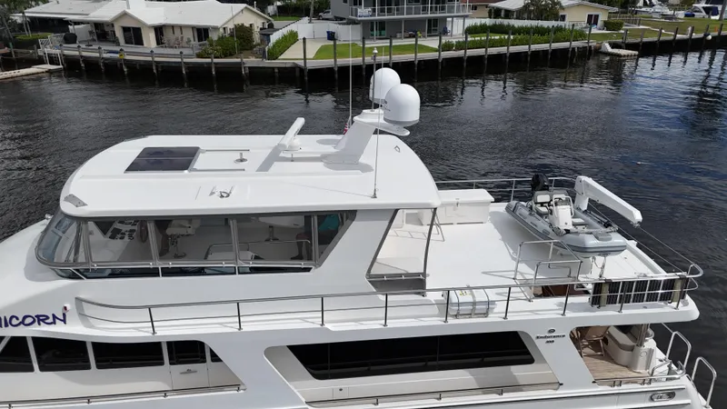 Slide: The Image of Luxury yacht Hampton 658l Endurance 2020 docked by waterfront homes. - 37