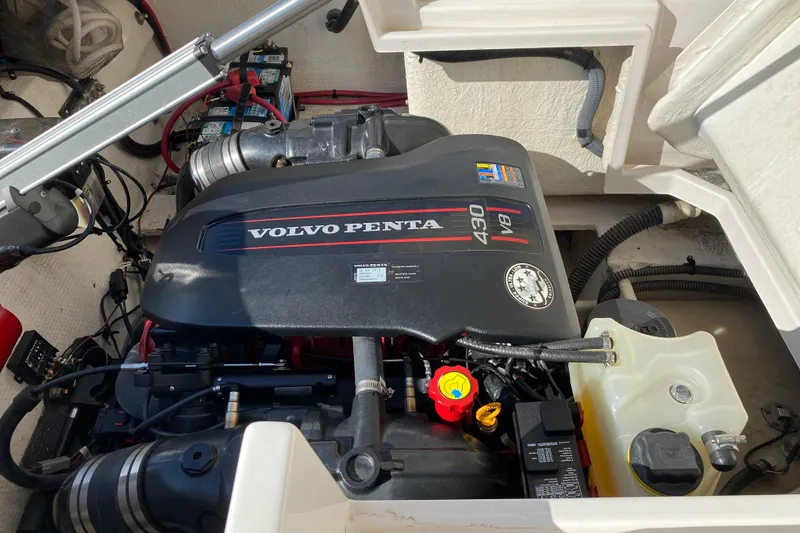 Slide: The Image of Volvo Penta 430 V8 engine in 2010 Regal 2700 ES Bowrider boat. - 28