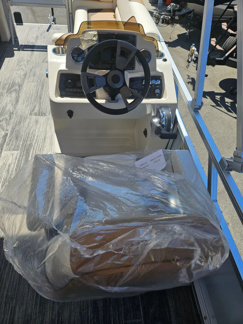 Slide: The Image of Avalon Venture Cruise Rear Bench 2026 - 10