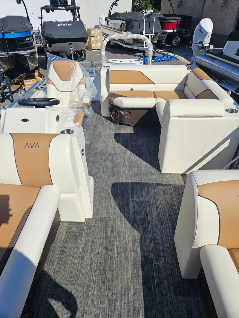 Slide: The Image of Avalon Venture Cruise Rear Bench 2026 - 12