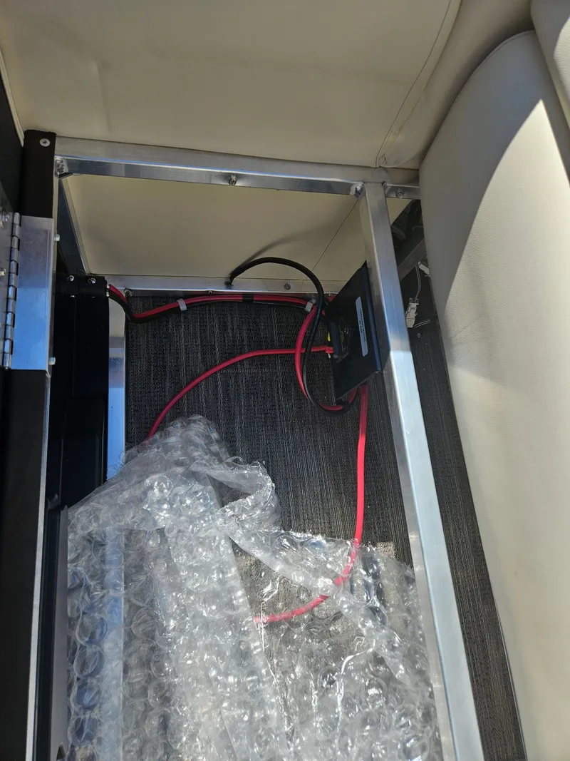 Slide: The Image of Avalon Venture Cruise Rear Bench 2026 - 13