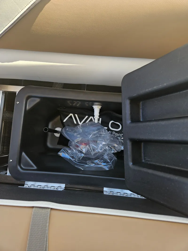 Slide: The Image of Avalon Venture Cruise Rear Bench 2026 - 14