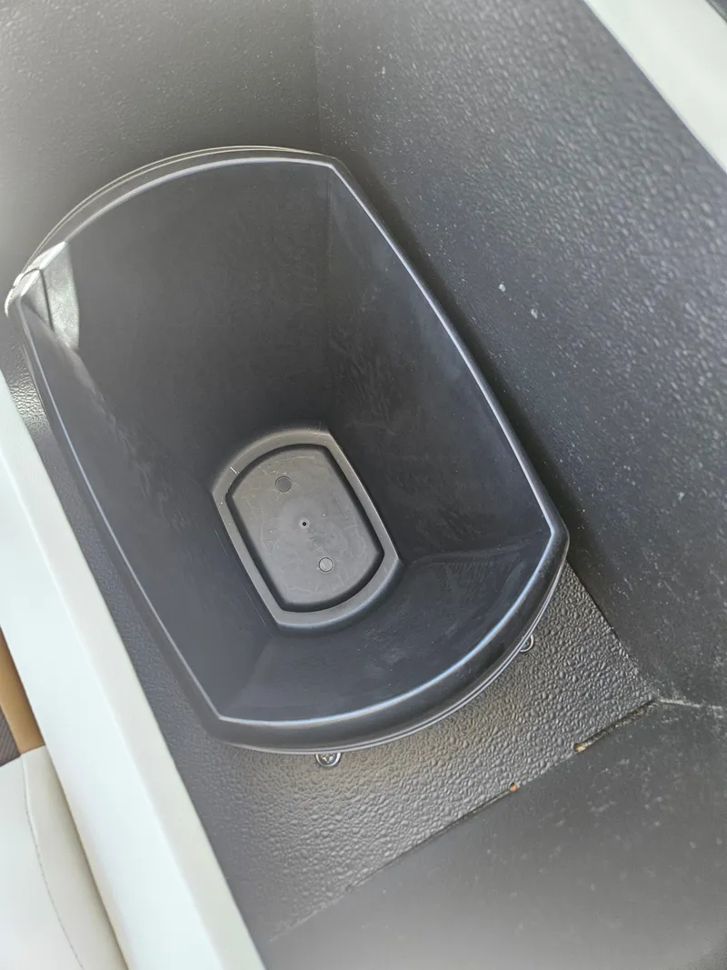 Slide: The Image of Avalon Venture Cruise Rear Bench 2026 - 15