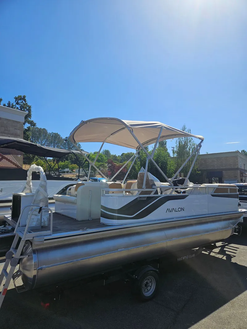 Slide: The Image of Avalon Venture Cruise Rear Bench 2026 - 16