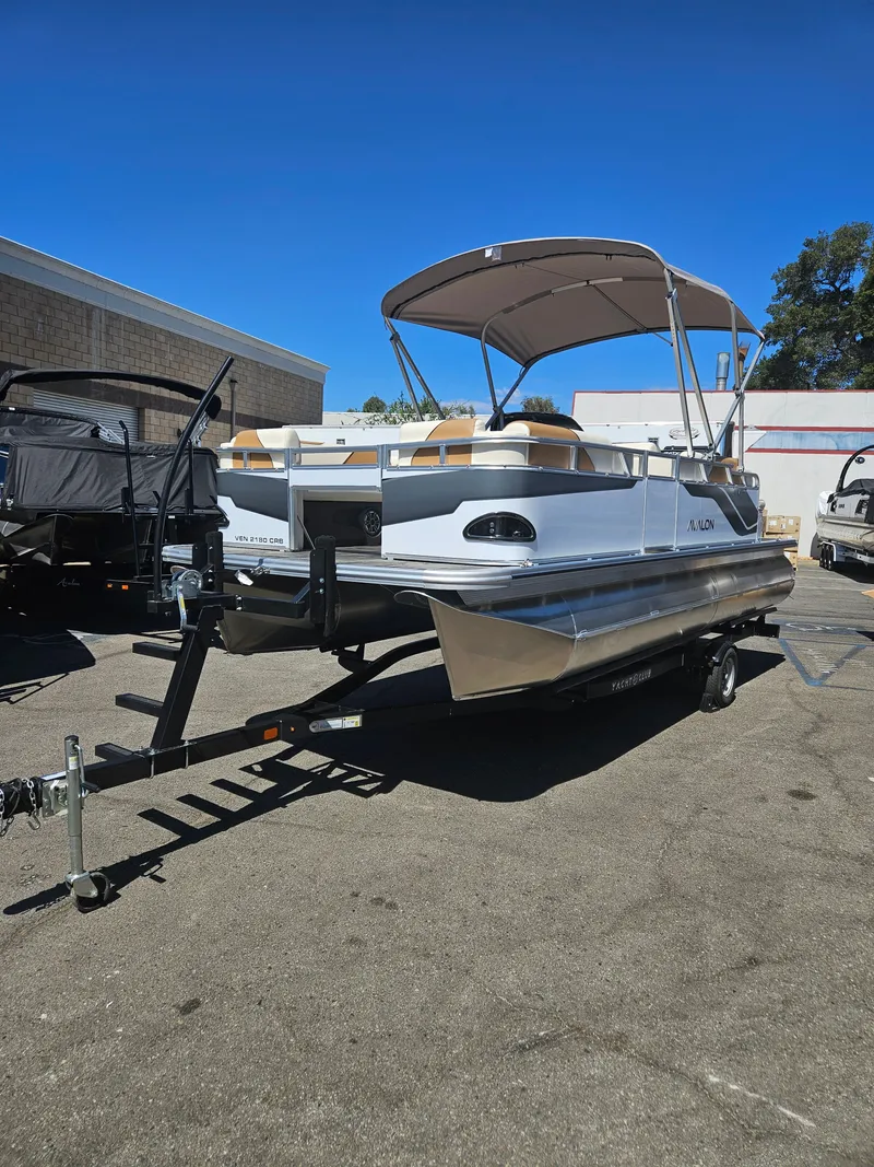 Slide: The Image of Avalon Venture Cruise Rear Bench 2026 - 18