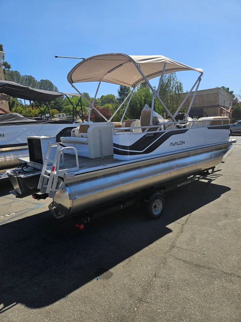 Slide: The Image of Avalon Venture Cruise Rear Bench 2026 - 19