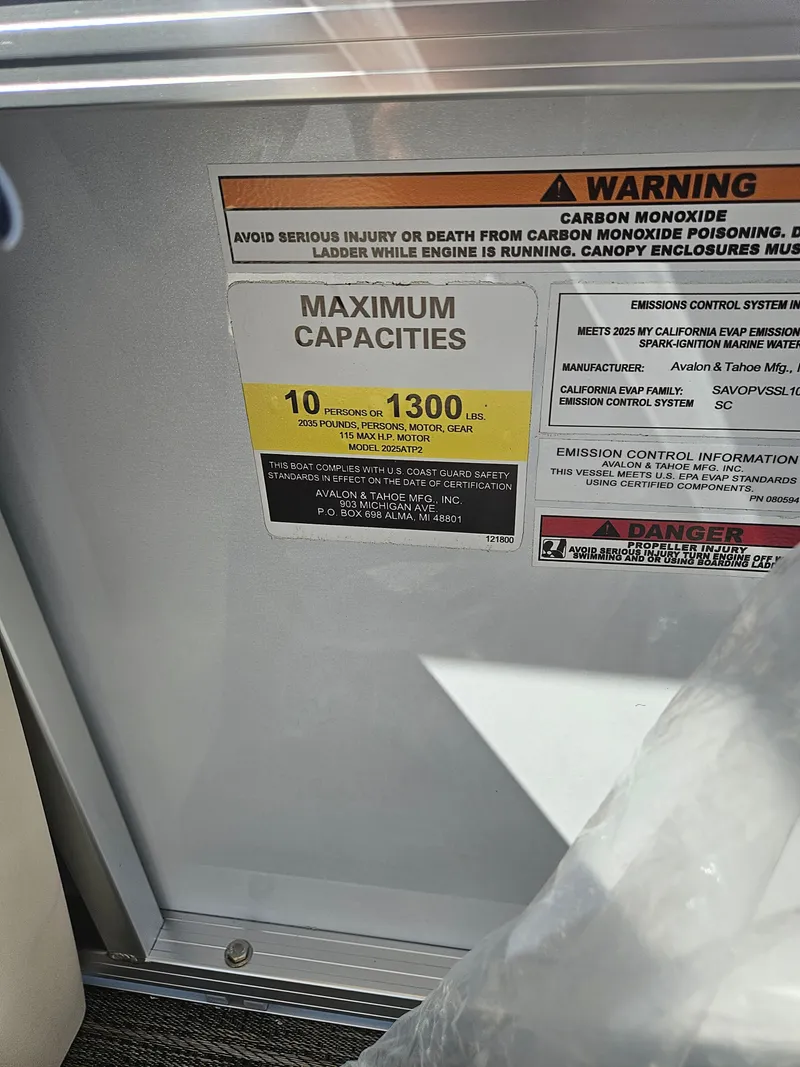 Slide: The Image of Avalon Venture Cruise Rear Bench 2026 - 3