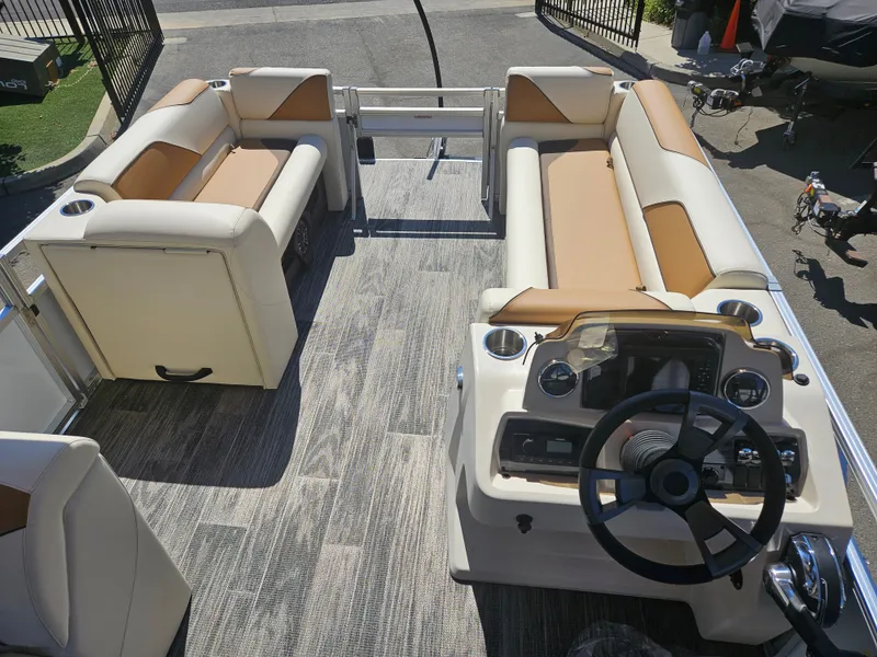 Slide: The Image of Avalon Venture Cruise Rear Bench 2026 - 5