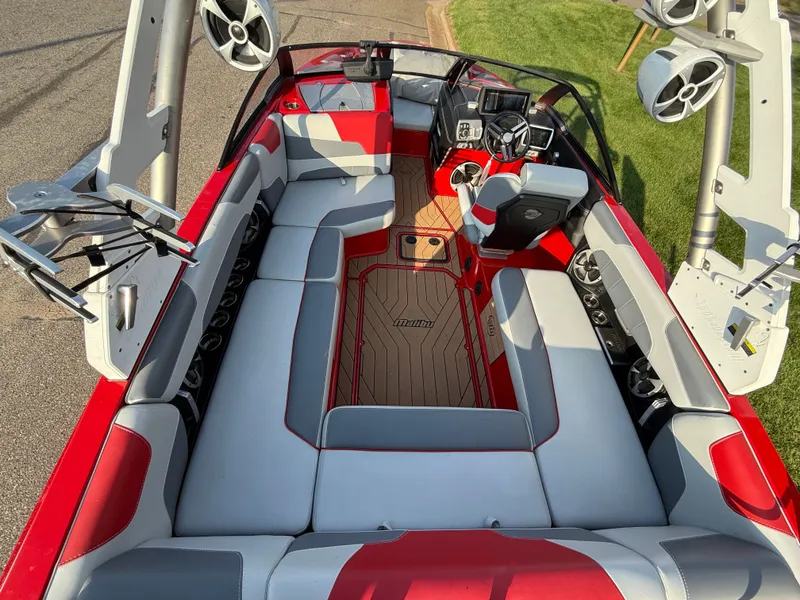 Slide: The Image of Malibu Wakesetter 22 LSV 2019 - 2