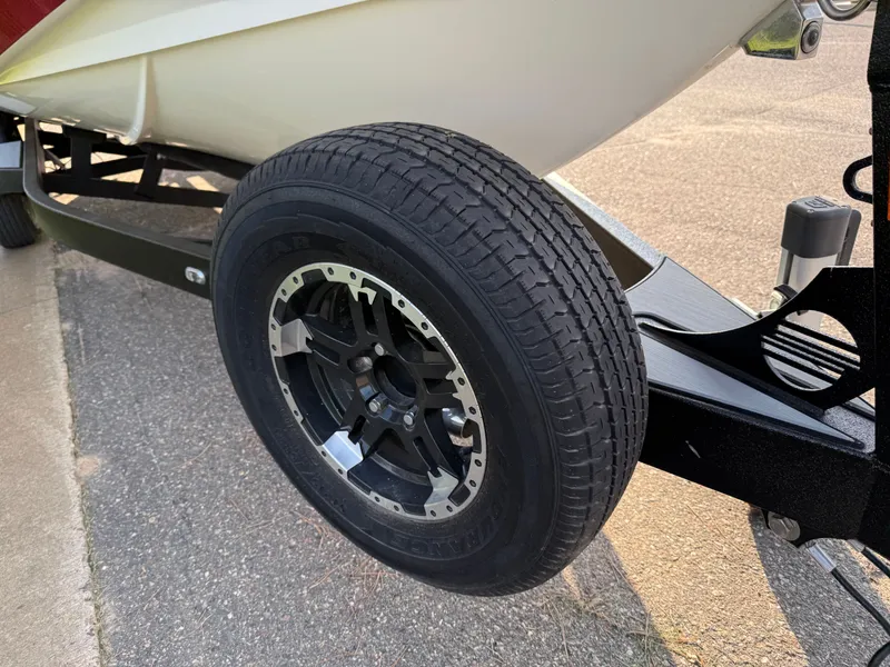 Slide: The Image of Malibu Wakesetter 22 LSV 2019 - 22