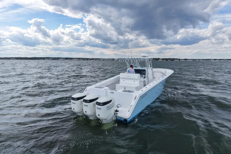 Slide: The Image of 2019 SeaHunter 33 Tournament boat with triple Suzuki engines on open water. - 4