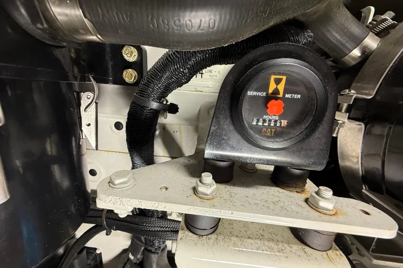 Slide: The Image of Engine service meter in 2008 Azimut 55 EVOLUTION yacht, displaying hours used. - 56