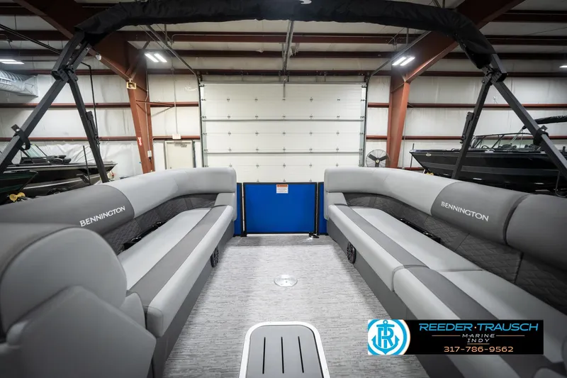 Slide: The Image of 2026 Bennington 25 SSR pontoon boat interior with gray seating in a showroom. - 22